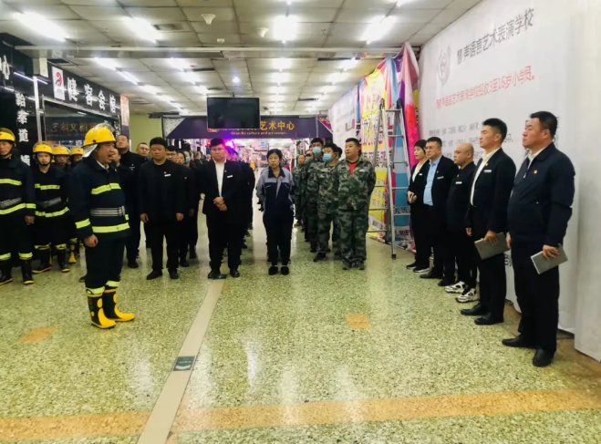 居安思危，防患未“燃”——鞍勤商業(yè)開(kāi)展消防應(yīng)急逃生演練