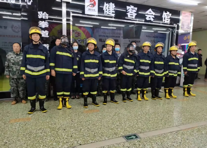 居安思危，防患未“燃”——鞍勤商業(yè)開展消防應急逃生演練(圖4)