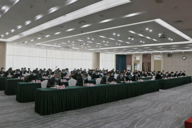 鞍勤集團(tuán)、溫泉集團(tuán)舉辦貫徹落實(shí)市第十三次黨代會精神宣講報告會(圖3)