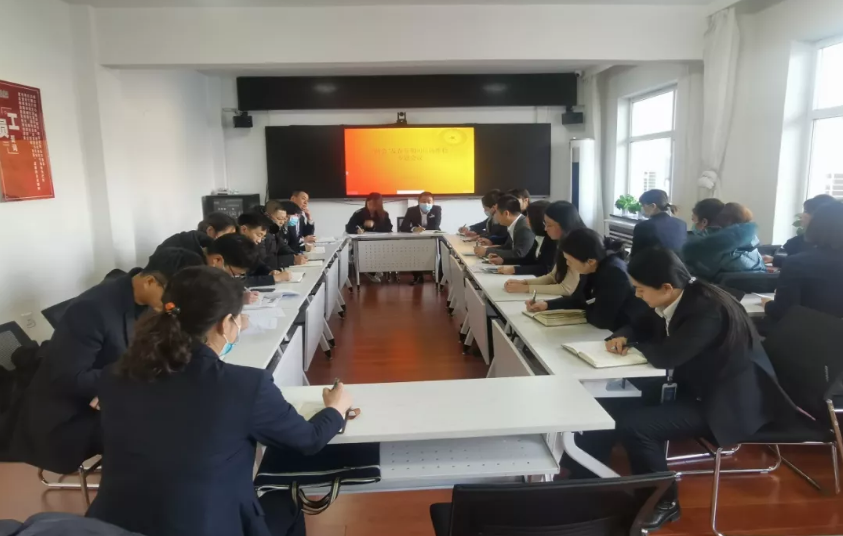 鞍勤集團、溫泉集團召開“兩會”及元旦春節(jié)信訪維穩(wěn)專題會議