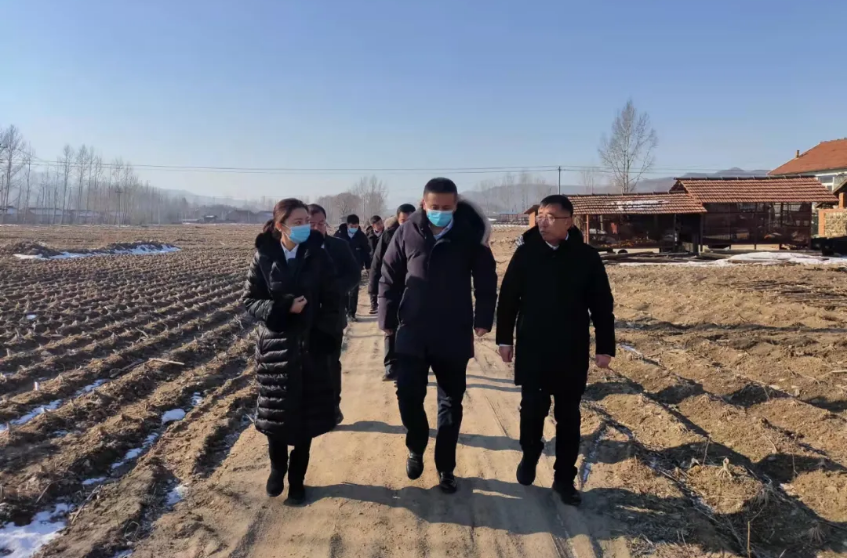 踐行國企擔當，助力鄉(xiāng)村振興--鞍勤集團、溫泉集團前往駐村工作隊走訪慰問