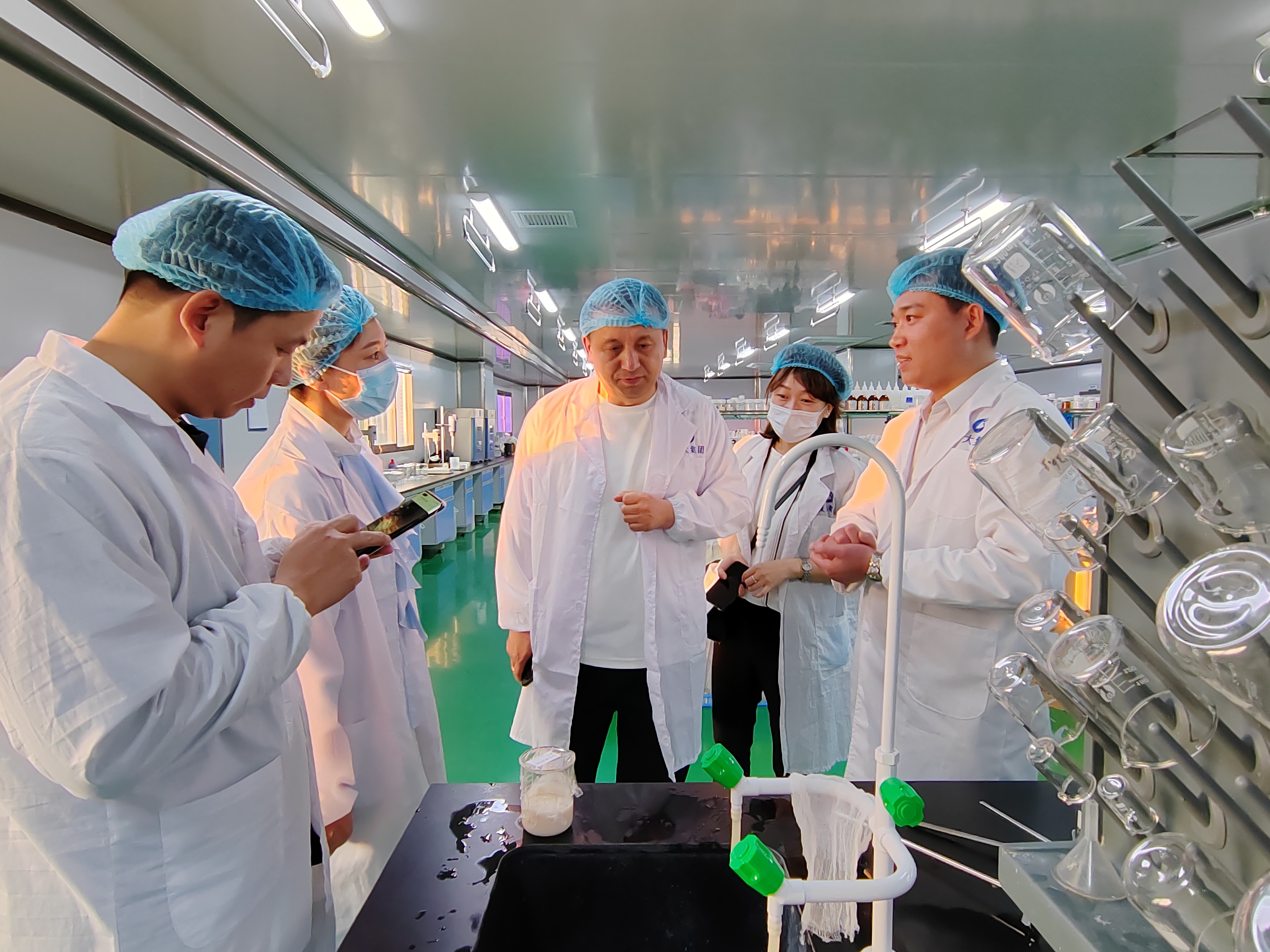 鞍勤集團(tuán)、溫泉集團(tuán)、公服集團(tuán)商務(wù)考察組赴廣州調(diào)研